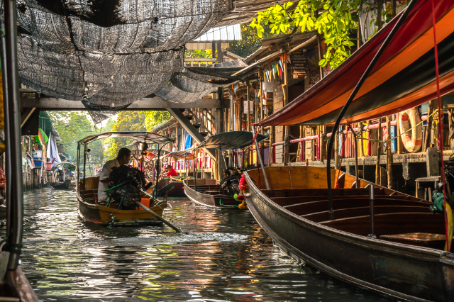 Mercado flutuante de Khlong Lat Mayom - Khet Taling Chan | Secret World Trip Planner