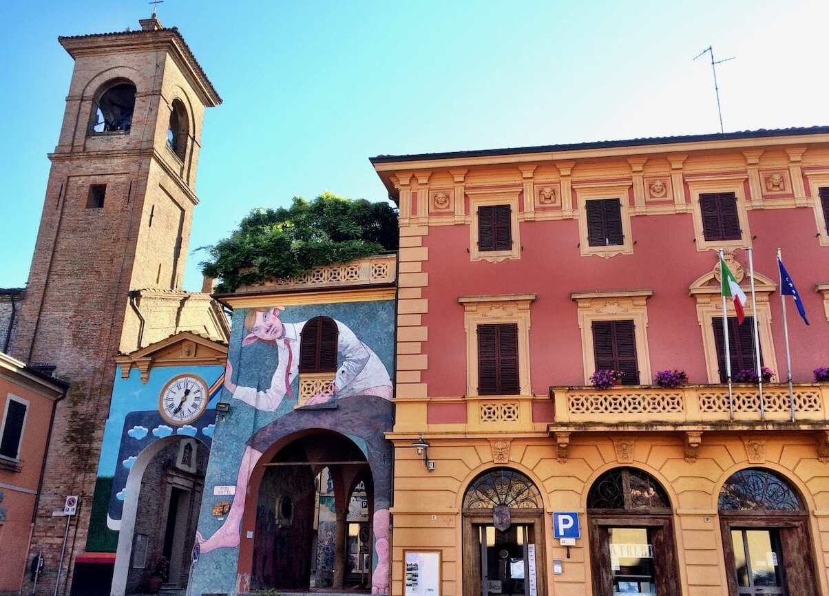Dozza, il piccolo borgo dei Murales - Dozza | Secret World Trip Planner