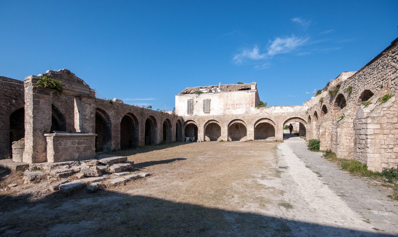 Santuario abacial de Santa Maria a Mare, islas Tremiti - San Nicola di Tremiti | Secret World Trip Planner
