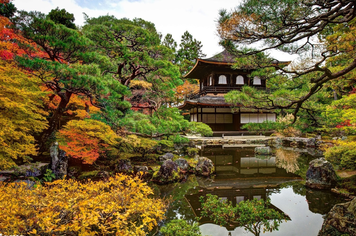 Ginkakuji, a Zen temple along Kyoto's eastern mountains — Ky?to-shi