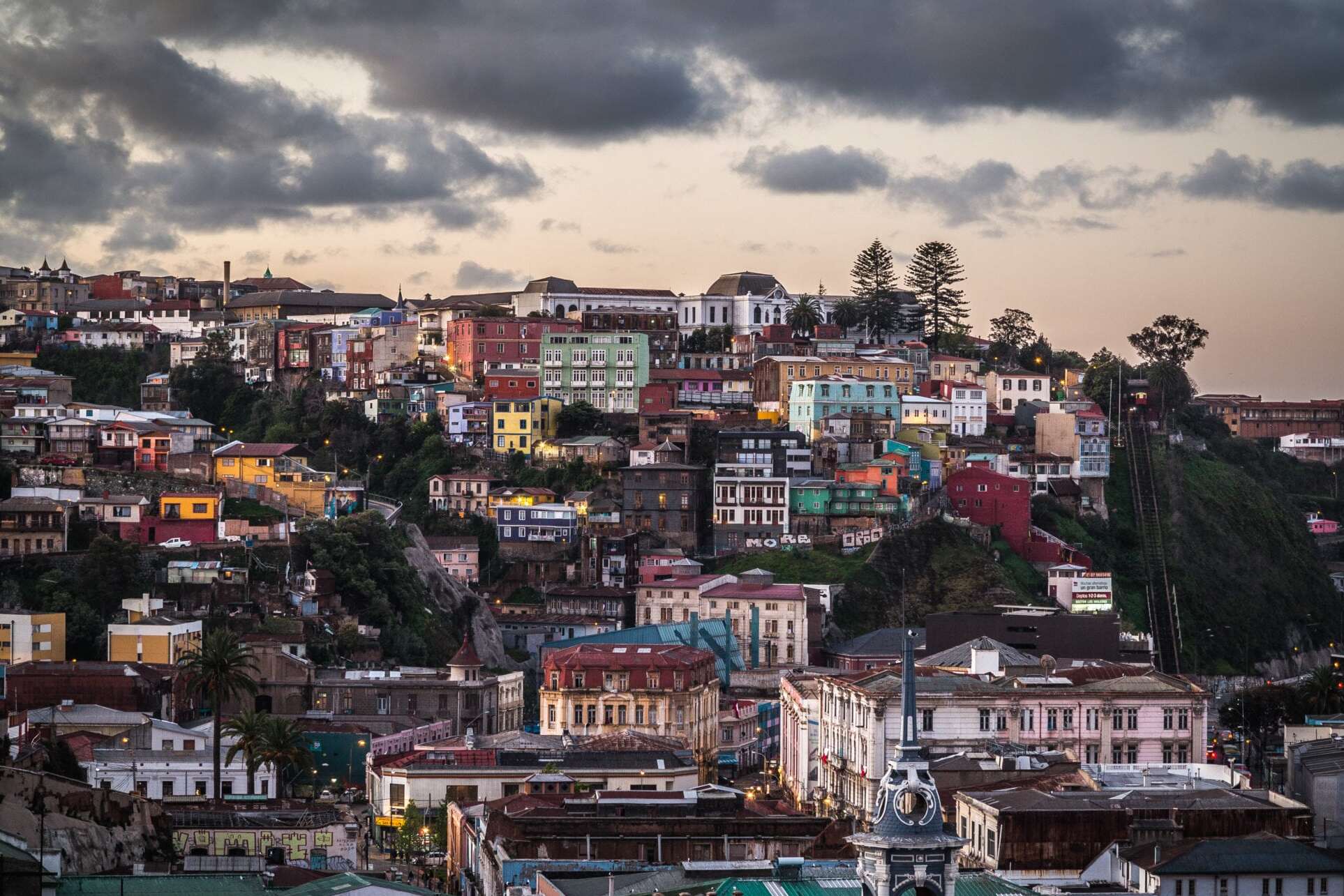 Chile | En una palabra, Valparaíso es colorido - Valparaíso | Secret World Trip Planner