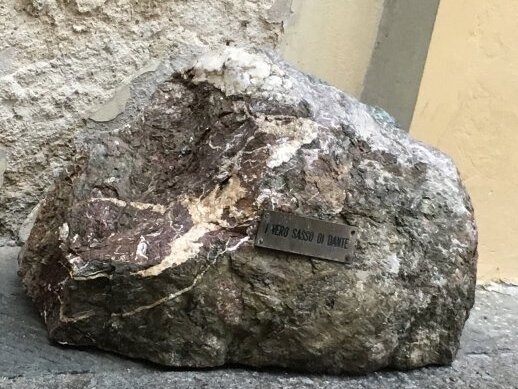 Firenze: Il Sasso di Dante e la sua famosa memoria - Firenze | Secret World Trip Planner