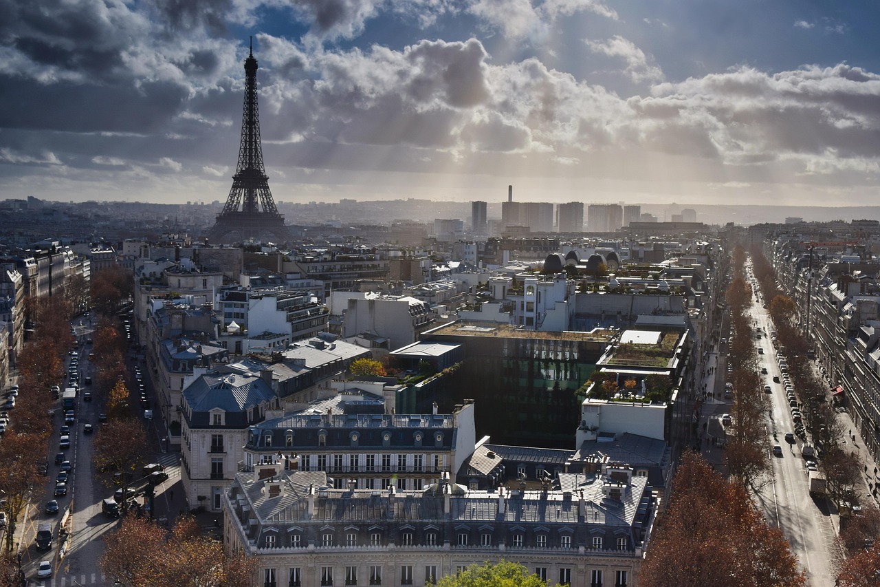 Эйфелева башня несомненно является вечным символом Парижа - Paris | Secret World Trip Planner