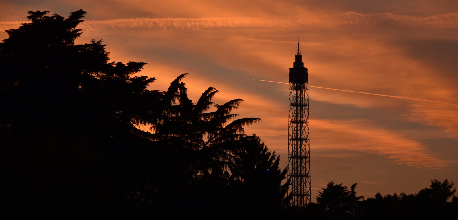 Torre Branca i widok na Mediolan - Milano | Secret World Trip Planner