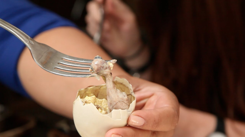 Balut - Filipiny - Manila | Secret World Trip Planner