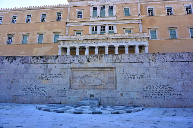 De wisseling van de wacht - Monument to the Unknown Soldier | Secret World Trip Planner