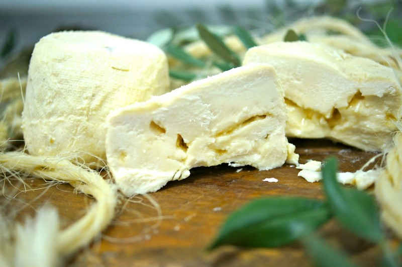 Fromage de chèvre tanné de Montemaggiore - Formicola | Secret World Trip Planner
