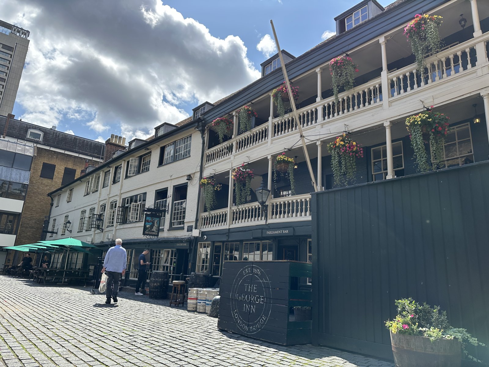 A Pousada George - 75 Borough High St | Secret World Trip Planner