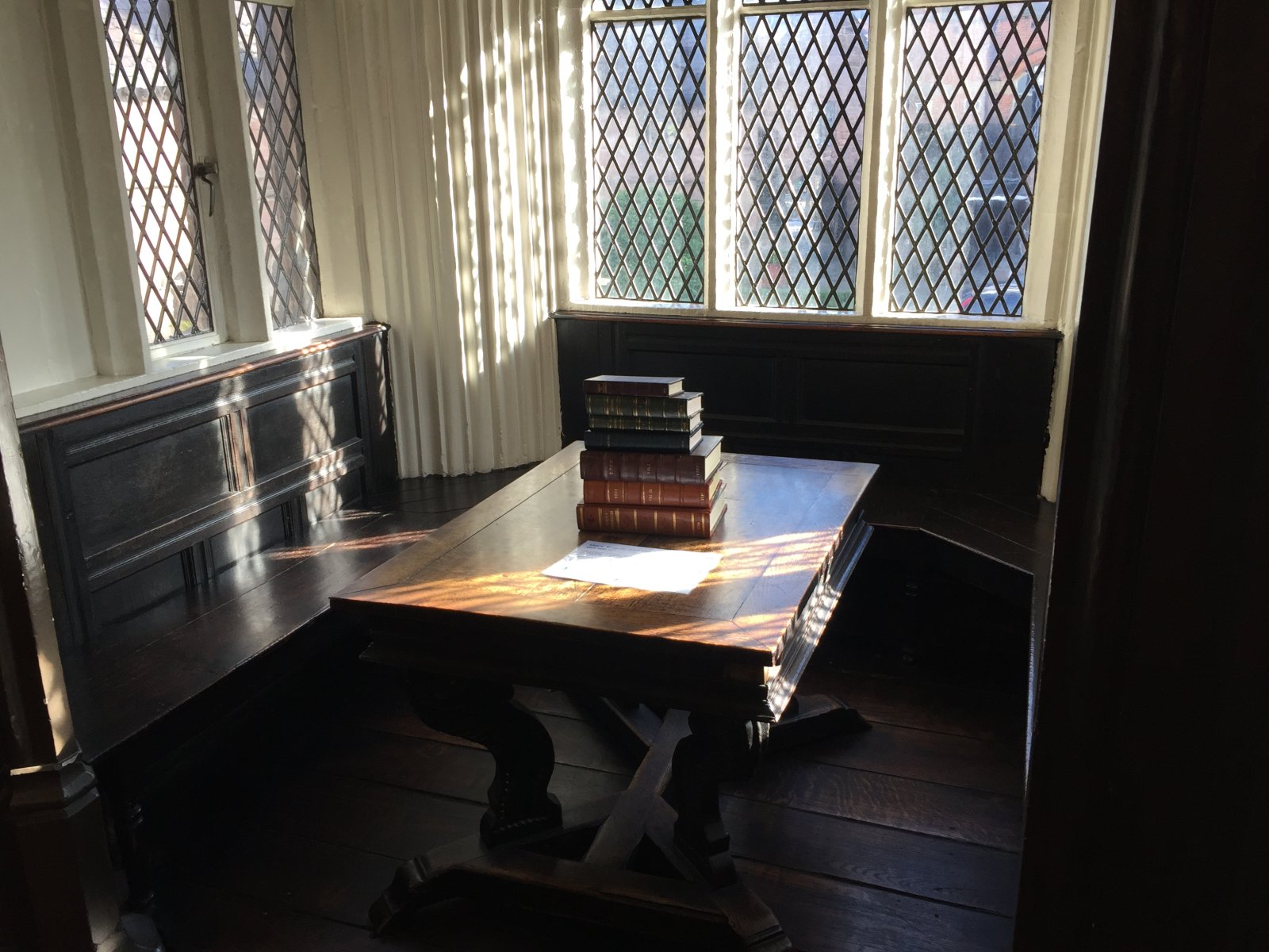 Biblioteca de Chetham - Long Millgate | Secret World Trip Planner