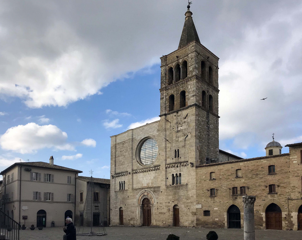 Umbrien | Die Kirche St.Michael Arcangel in Bevagna - Bevagna | Secret World Trip Planner