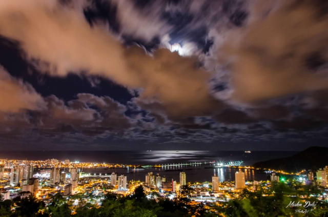Spektakl na Morro da Cruz - Itajaí - SC | Secret World Trip Planner
