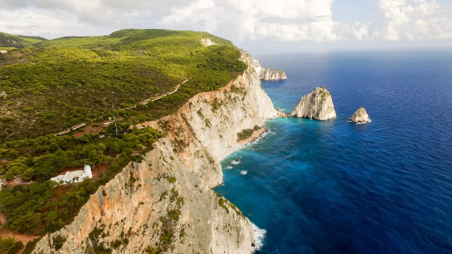 Luz de orientação nas falésias: O farol de Keri em Zákynthos - Κέρι | Secret World Trip Planner