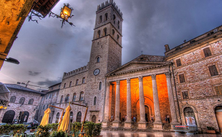 O Palazzo del Capitano na Praça Principal de Assis - Assisi | Secret World Trip Planner
