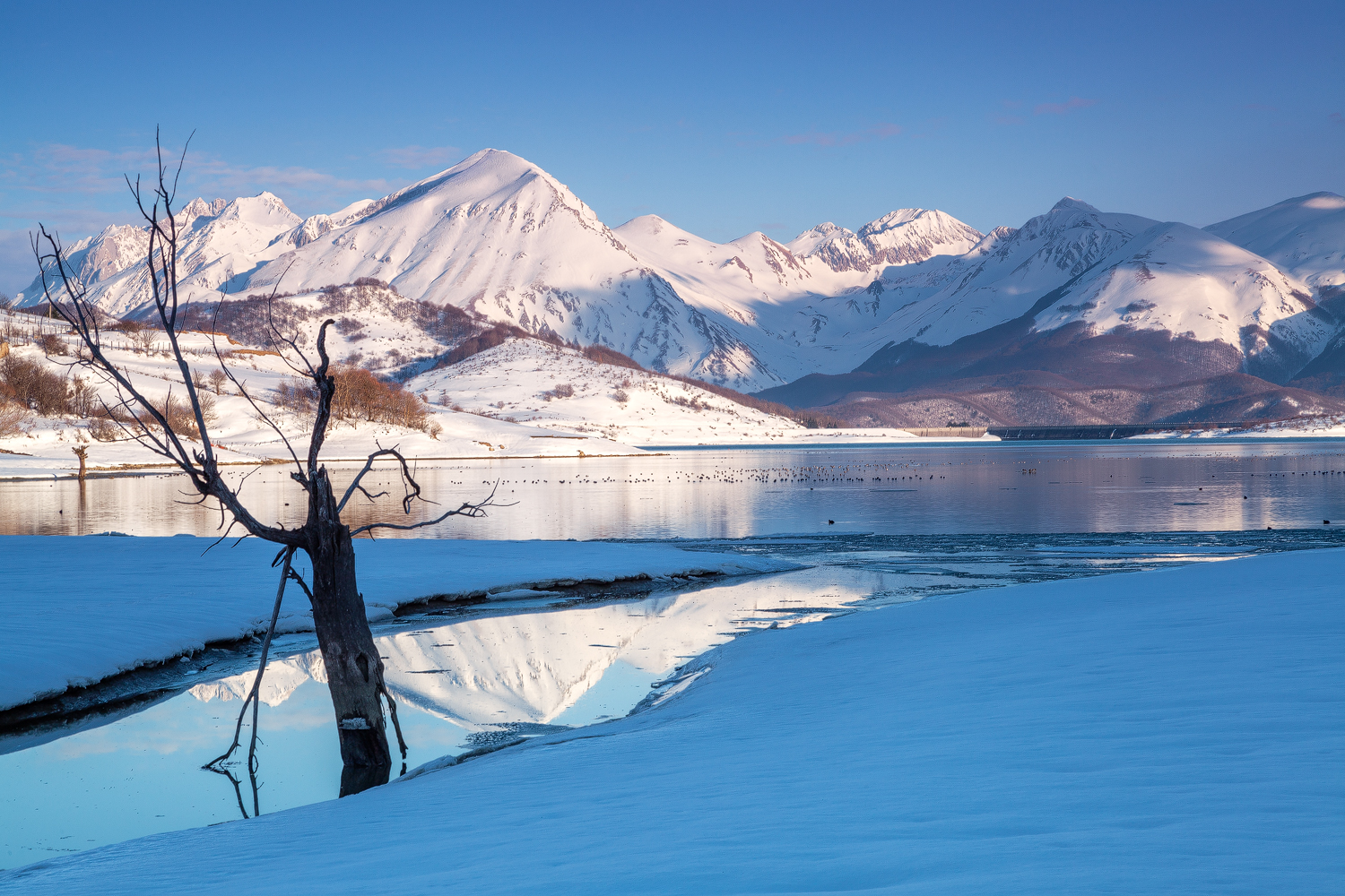 Meer van Campotosto — Lago di Campotosto