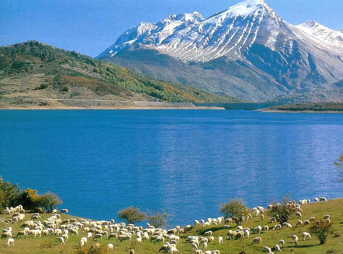 Meer van Campotosto - Lago di Campotosto | Secret World Trip Planner