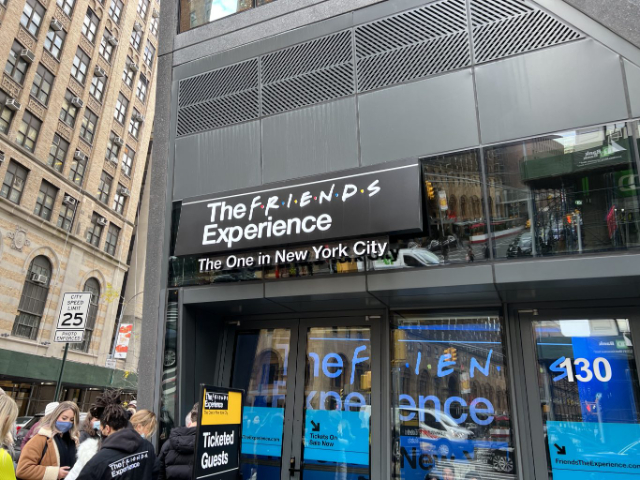 FRIENDSの世界へ：ニューヨークでの没入型展示体験 - New York | Secret World Trip Planner