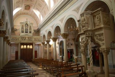 Kathedraal van Santa Maria Maggiore in Teggiano - Teggiano | Secret World Trip Planner