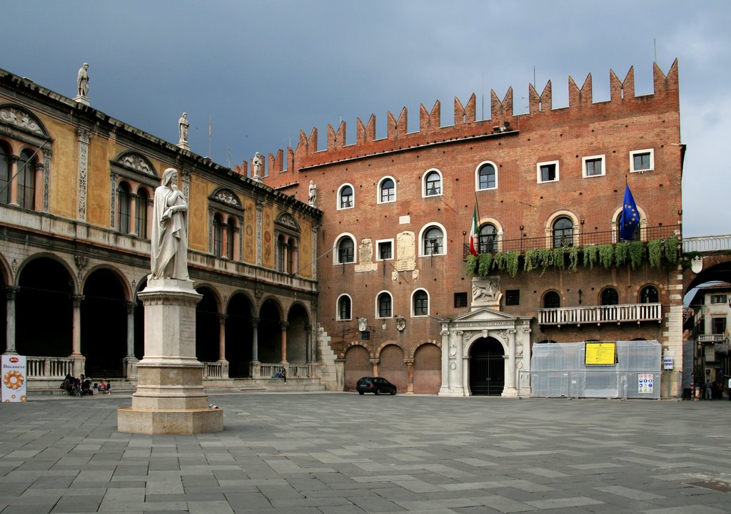 Piazza dei Signori - Verona | Secret World Trip Planner