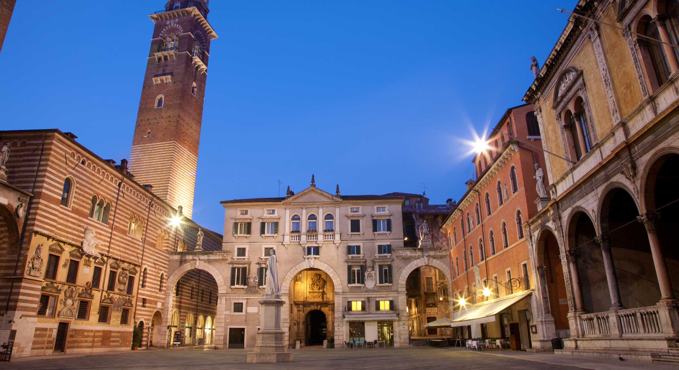 Piazza dei Signori - Verona | Secret World Trip Planner