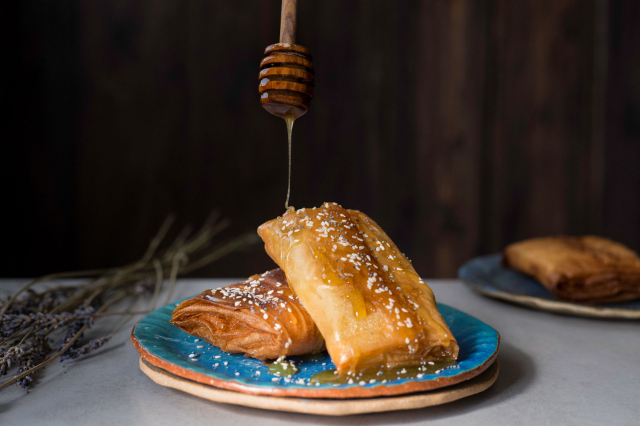Saganaki mit Phyllo - Mesaria | Secret World Trip Planner