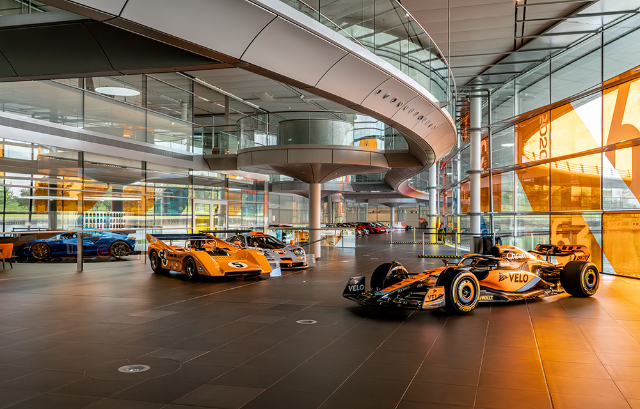 マクラーレン・テクノロジー・センターモータースポーツ愛好家の聖地 - McLaren Technology Centre | Secret World Trip Planner