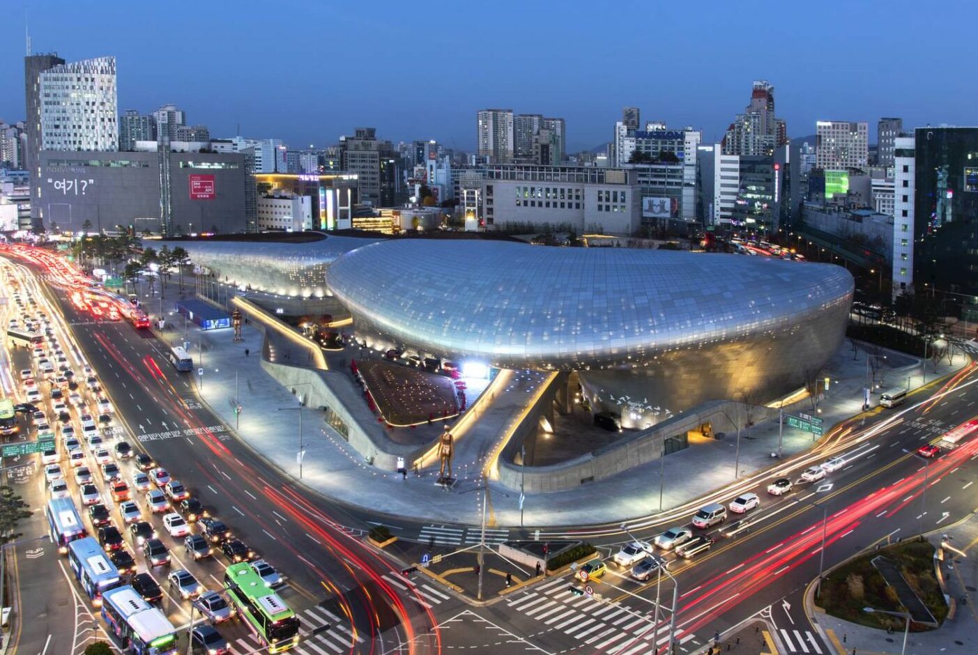 Zaha Hadid: Dongdaemun Design Plaza (DDP) — Sindang-dong