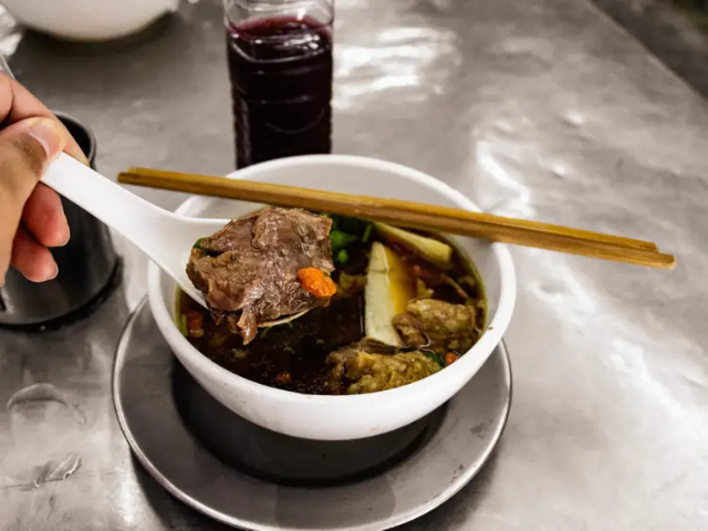 Sopa de medio siglo - Khet Watthana | Secret World Trip Planner
