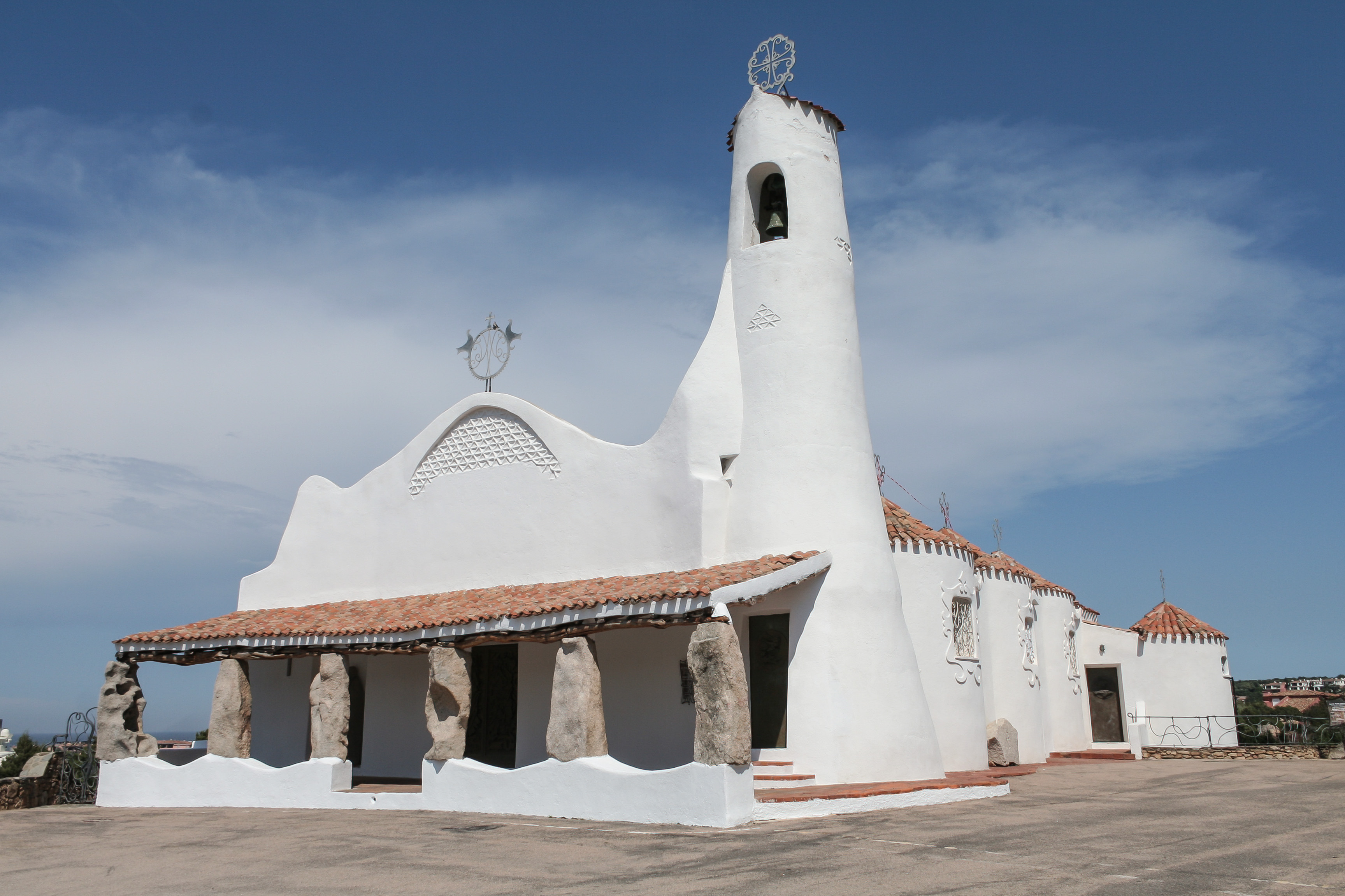 Stella Maris la iglesia de Porto Cervo - Mundo Secreto - Porto Cervo | Secret World Trip Planner