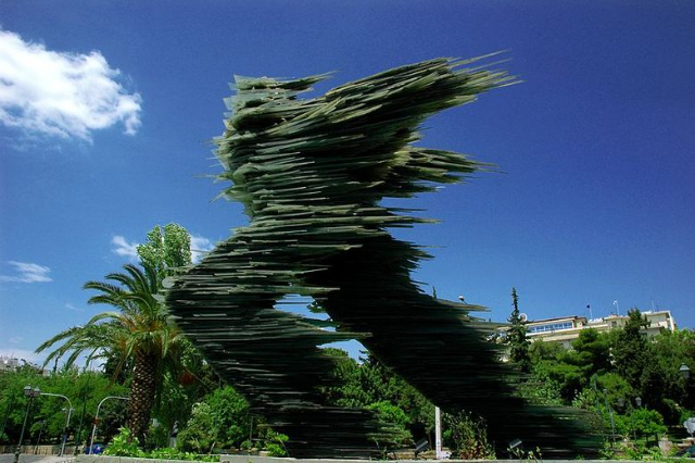 Dromeas, De glazen loper van Athene: Een sculptuur in beweging - Athens | Secret World Trip Planner