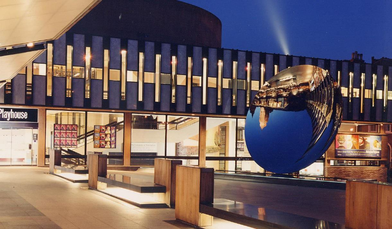 Anish Kapoor: Luchtspiegel, Blauw - Napoli | Secret World Trip Planner