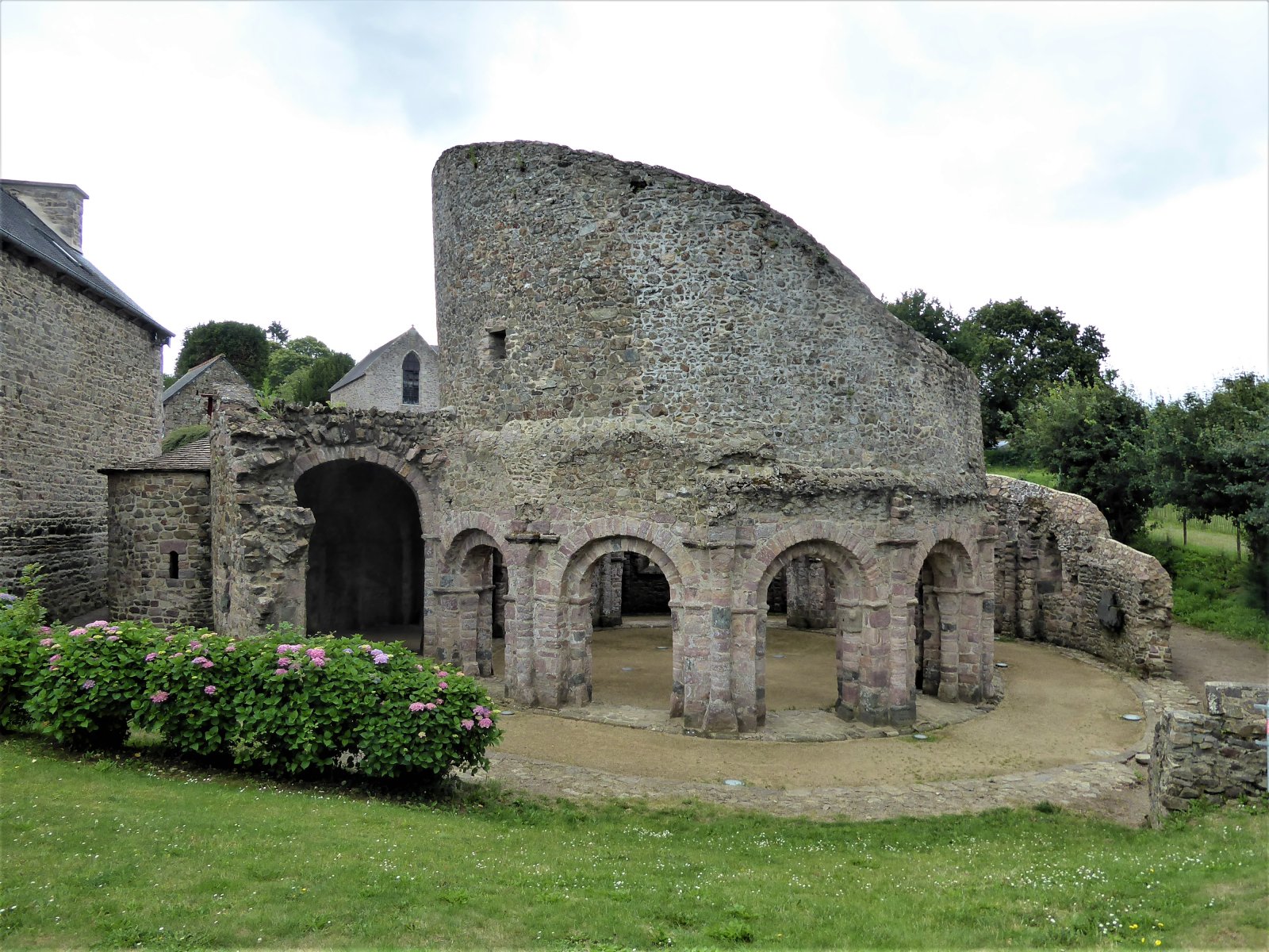 El templo de Lanleff - Lanleff | Secret World Trip Planner