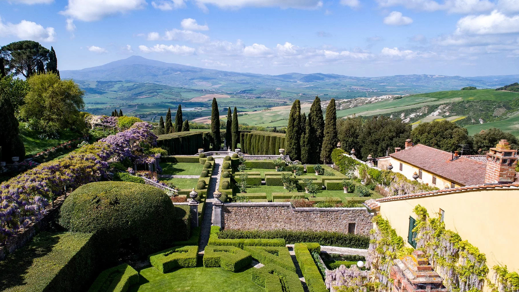 La Foce, a wonderful terrace on the Val d'Orcia - La Foce | Secret World Trip Planner
