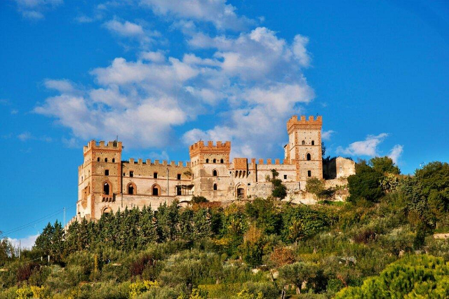 Kasteel Battipaglia - Battipaglia | Secret World Trip Planner