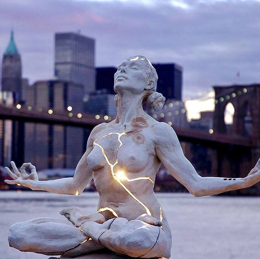 Expansion: an incredible statue - Brooklyn | Secret World Trip Planner