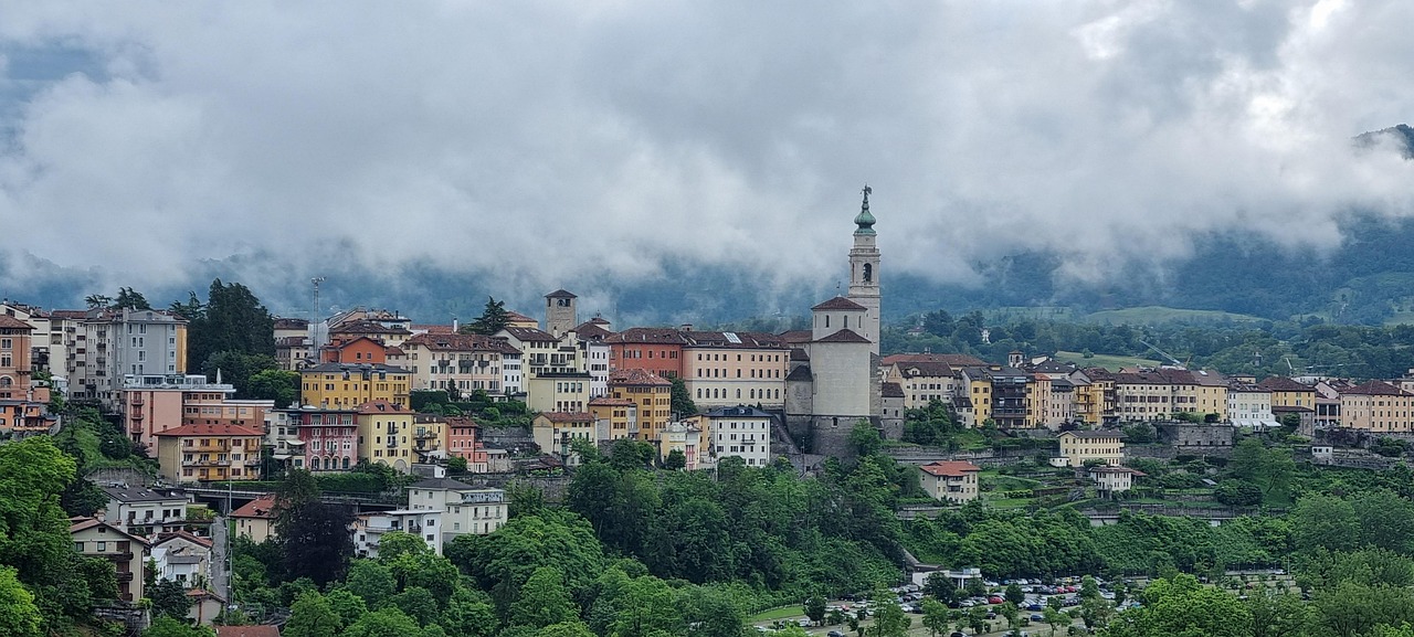 Belluno et son cœur : la Piazza dei Martiri - Belluno | Secret World Trip Planner
