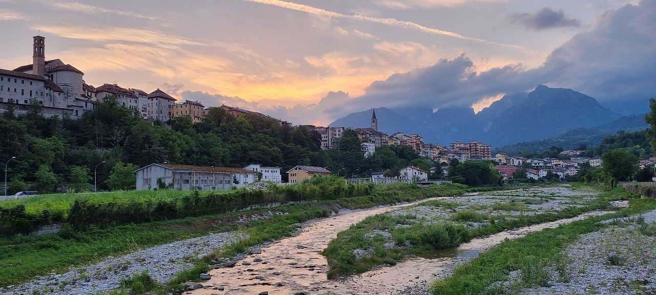 Belluno et son cœur : la Piazza dei Martiri - Belluno | Secret World Trip Planner