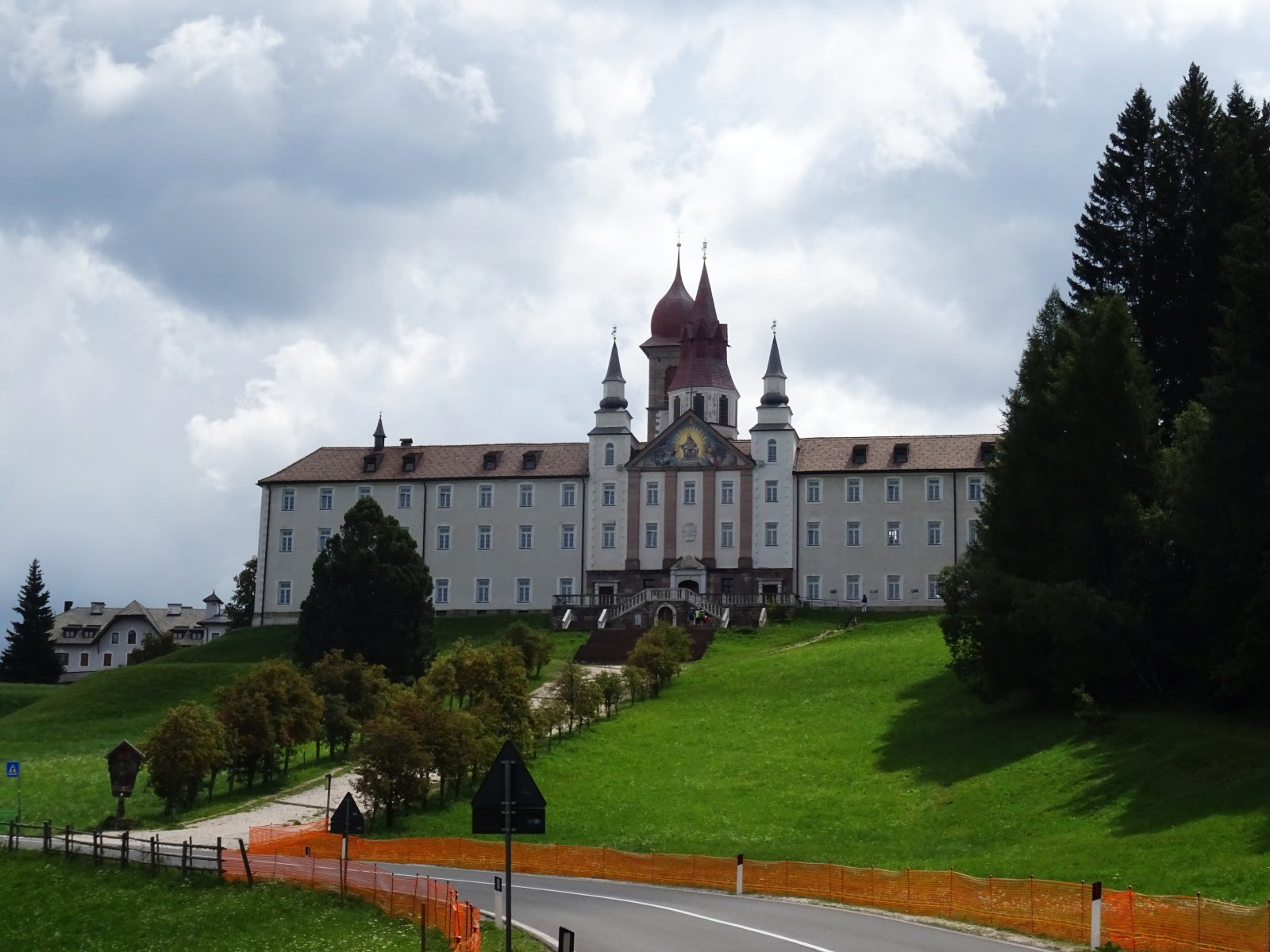 Sanktuarium Madonny di Pietralba - Nova Ponente | Secret World Trip Planner