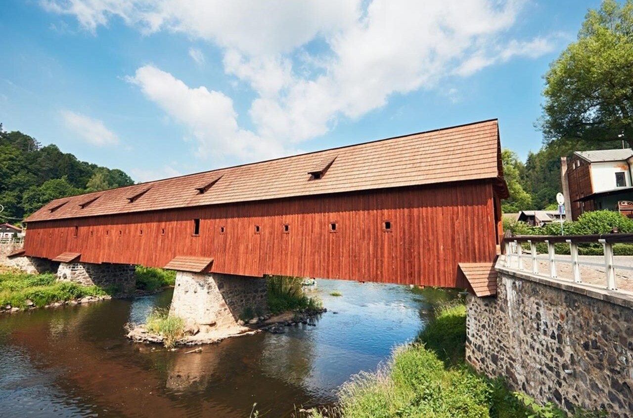 Puente de madera de Radošovský — Kyselka