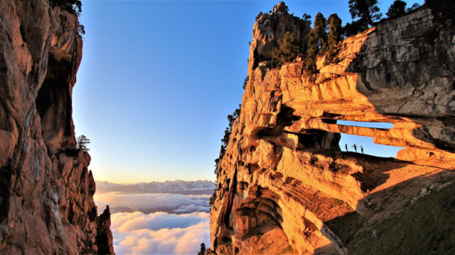 Torre Isabelle Doble Arco - Plateau-des-Petites-Roches | Secret World Trip Planner