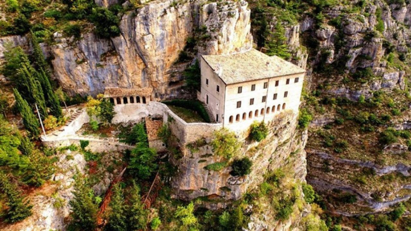 산토 노프리오 알 모로네의 암자 - Palma Campania | Secret World Trip Planner