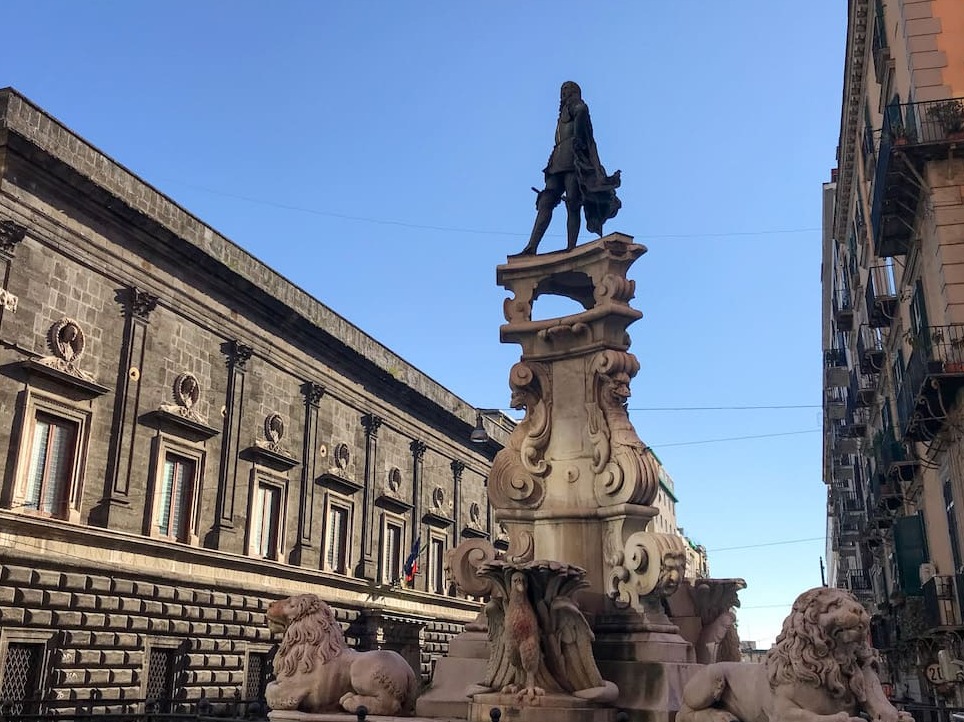 Fontanna Monteoliveto - Napoli | Secret World Trip Planner