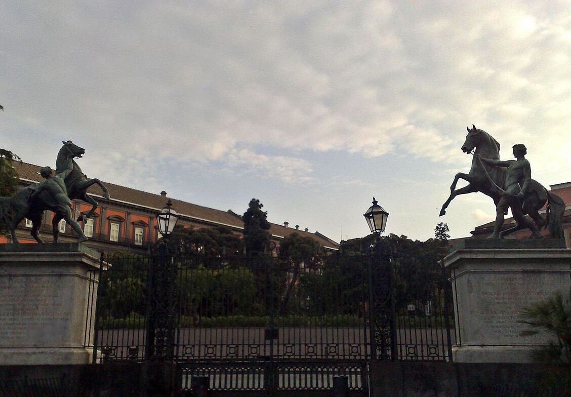 Palafrenieri守卫Palazzo Reale花园 - Napoli | Secret World Trip Planner