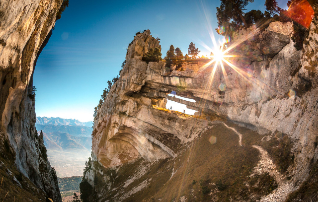 Wieża Isabelle Podwójny łuk - Plateau-des-Petites-Roches | Secret World Trip Planner