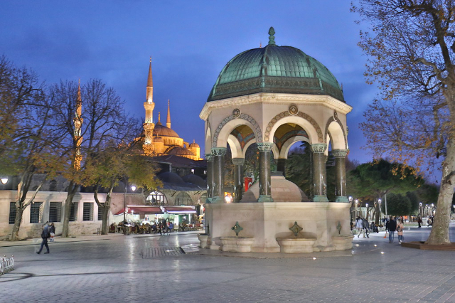 De Duitse fontein — Atmeydanı Cd.