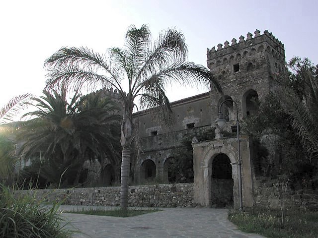 Замок Винциндрова - Pioppi | Secret World Trip Planner