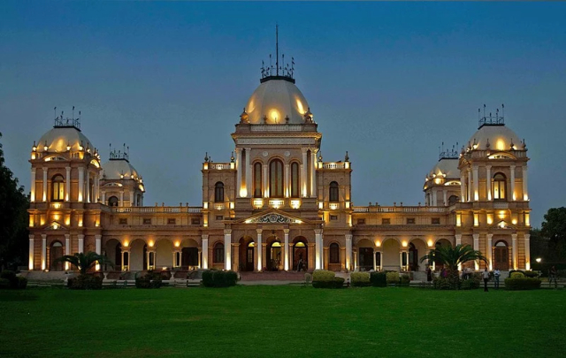 The majestic Noor Mahal - Bahawalpur | Secret World Trip Planner