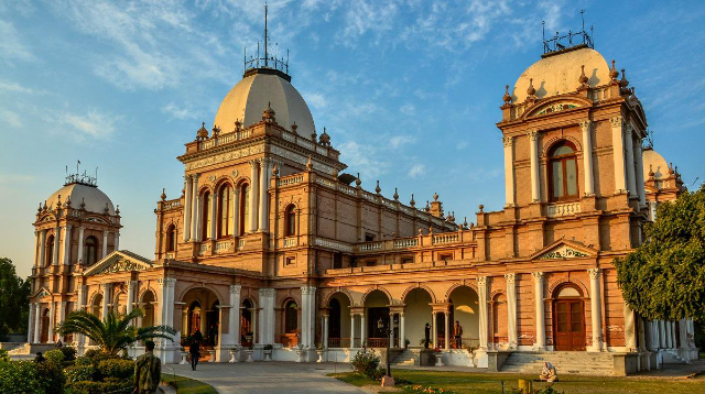 The majestic Noor Mahal - Bahawalpur | Secret World Trip Planner