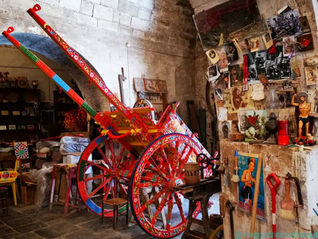 Rosso Cinabro - Atelier van kunst - Ragusa | Secret World Trip Planner