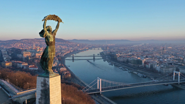 Vrijheidsbeeld - Budapest | Secret World Trip Planner