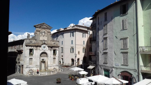 Marktplatz-Brunnen - Spoleto | Secret World Trip Planner
